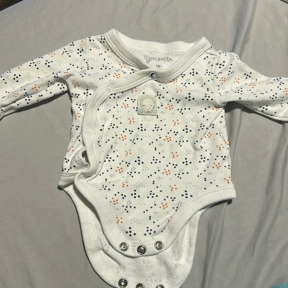 Mac&moon newborn onesie